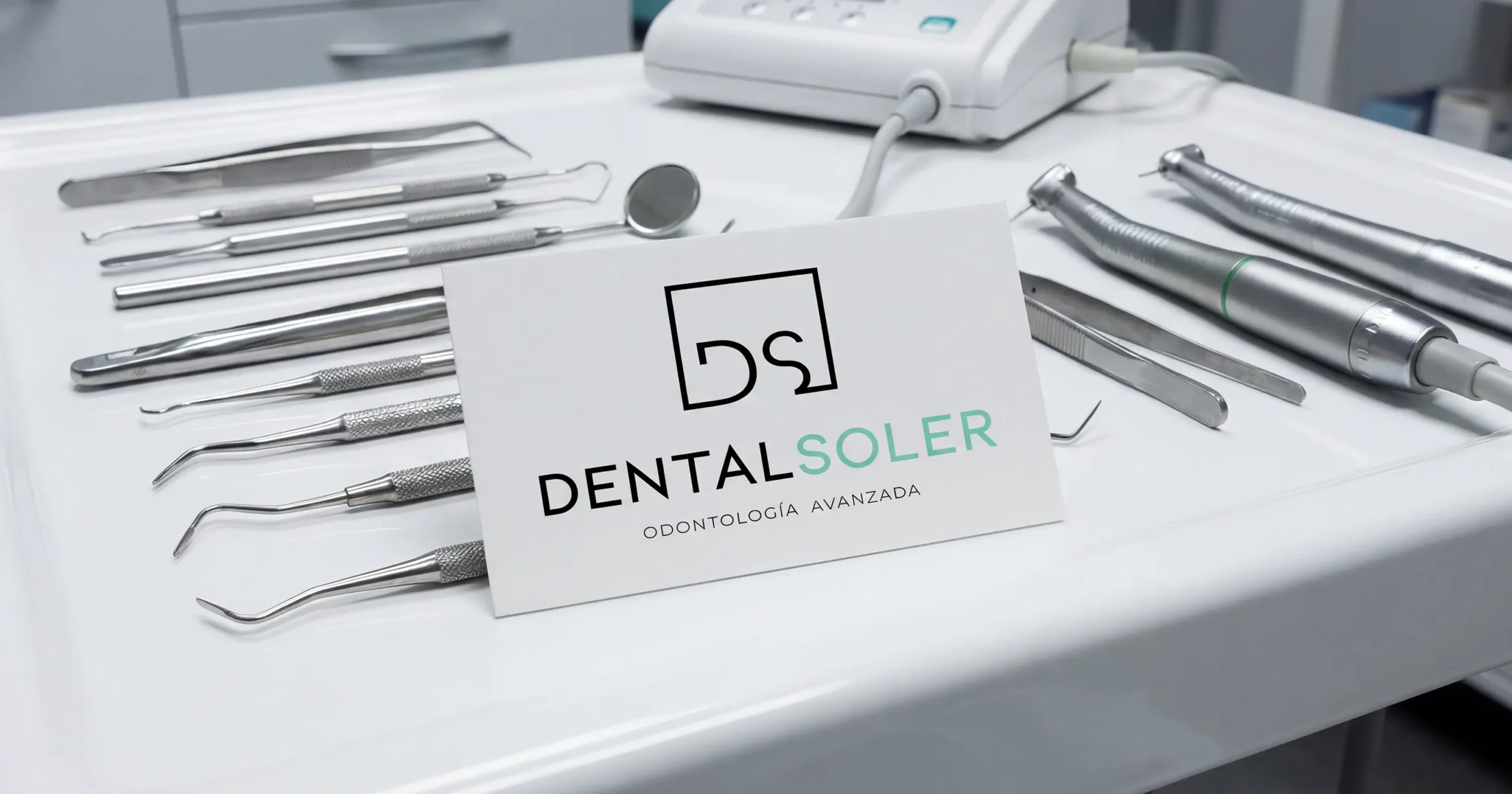 estudio profesional de diseño logotipo para clínica DENTAL SOLER de valencia