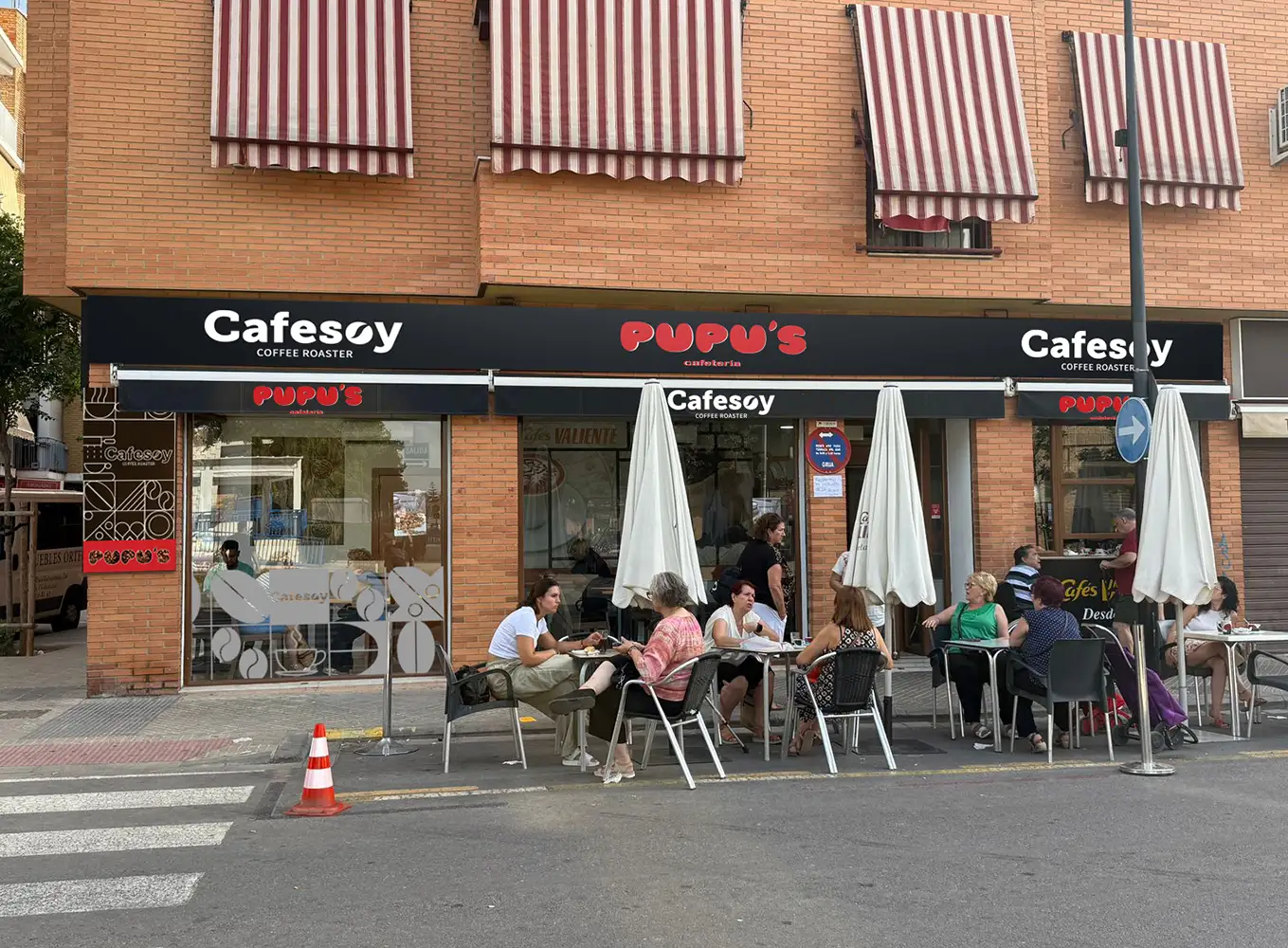 diseño gráfico para cartelería, banderolas, toldos, cartel publicitario cafeteria pupu's